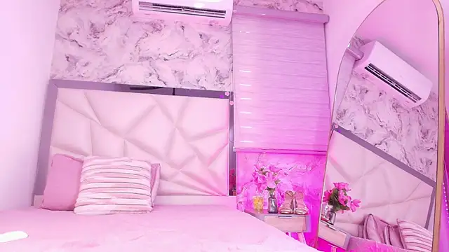 lili jhonson online show from April 11, 12:09 pm