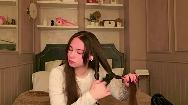 Amber Bond online show from January 17, 5:59 am