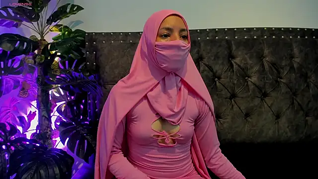 layla Habid online show from November 23, 8:32 pm