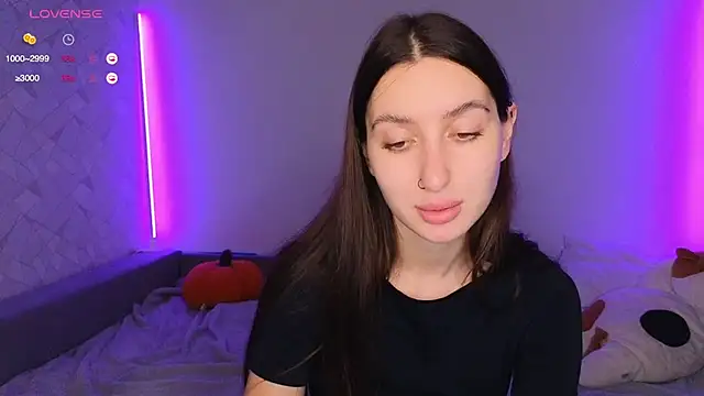 KikkyMi online show from November 28, 8:45 pm