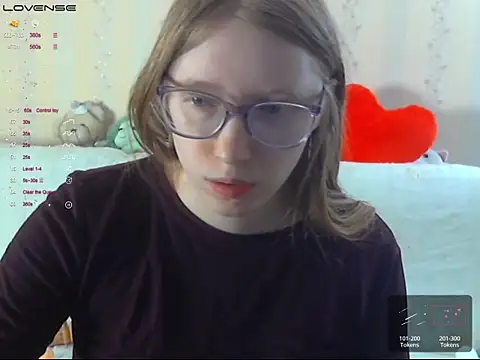 LustfulSarah online show from May 17, 7:35 pm