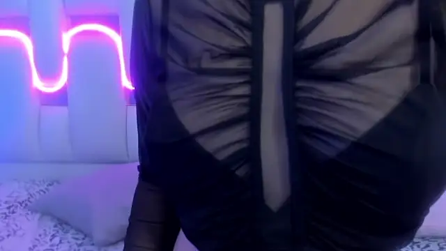 mask red girl online show from February 3, 12:54 pm