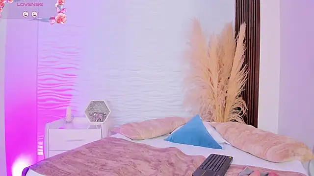 BritneyCortz  online show from December 18, 10:14 pm