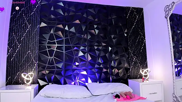 BritneyCortz  online show from April 16, 9:39 pm