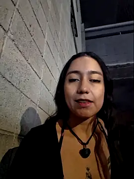 Eveeelyn25 online show from May 3, 12:36 am