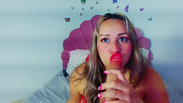 paula brausin  online show from February 4, 9:18 pm