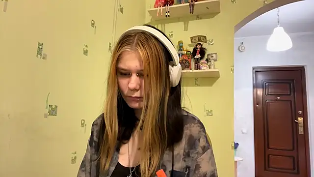 TraceeSchutt online show from January 7, 11:08 pm