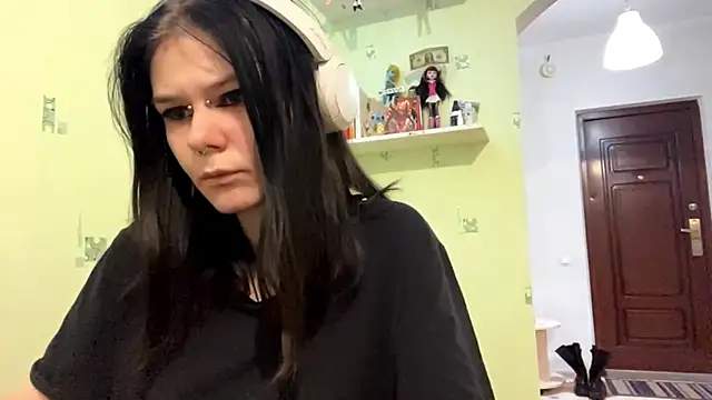 TraceeSchutt online show from December 3, 8:22 pm