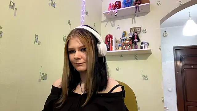 TraceeSchutt online show from December 21, 1:15 pm