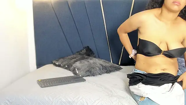 naomi x0 online show from February 20, 1:45 pm