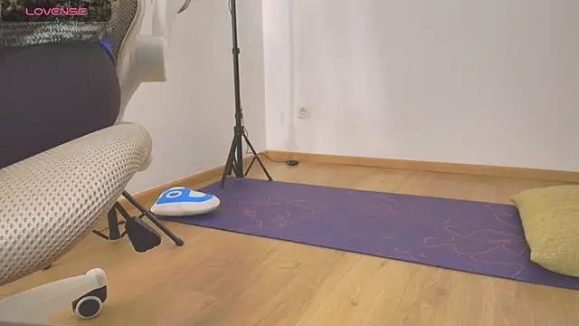 Sweet Eira online show from April 24, 6:44 pm