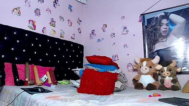 ShantalTsFox online show from April 5, 1:26 am