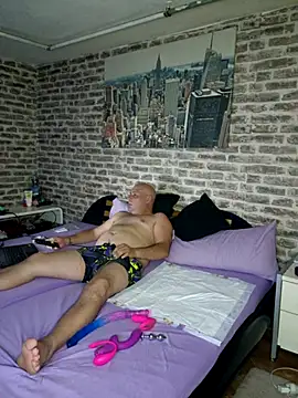 SquirtPassion1995 online show from July 18, 9:39 pm