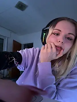 OfflineLizzy online show from March 6, 2:50 am