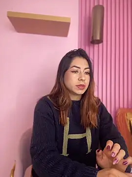 MaddieHunter online show from December 20, 1:59 pm