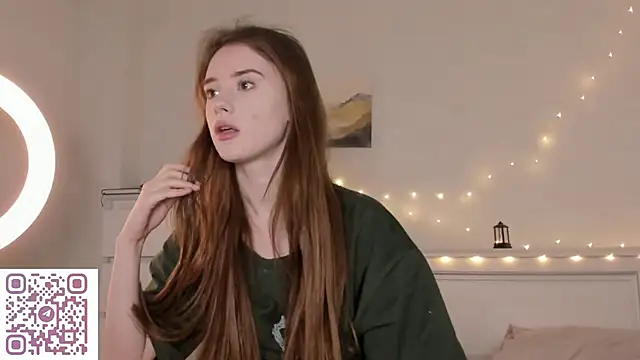 AmyForYouu online show from December 18, 1:32 am