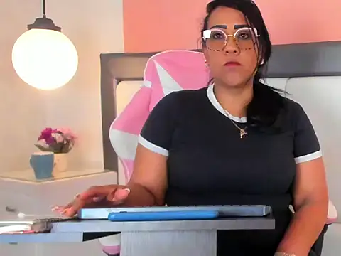 KarolWest  online show from December 16, 12:00 pm