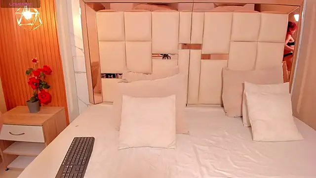 samantha quinnn online show from April 7, 4:36 am