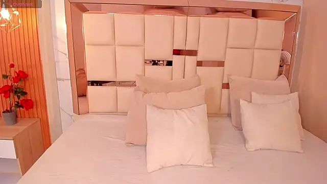 samantha quinnn online show from March 10, 5:00 am