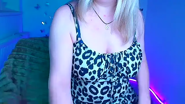 Amanda Swannn online show from April 7, 5:53 am