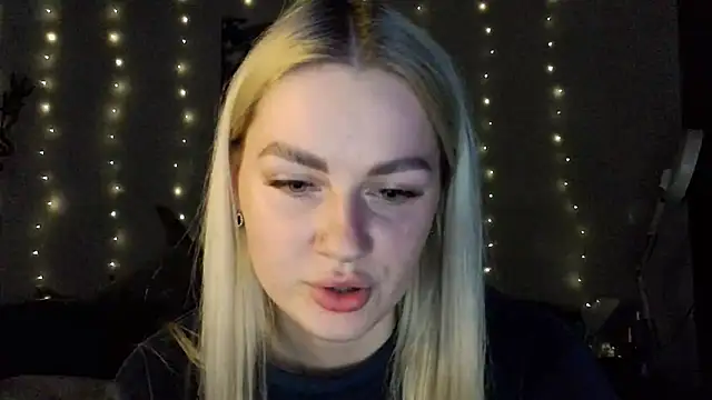 Whitehex666 online show from December 4, 5:35 pm