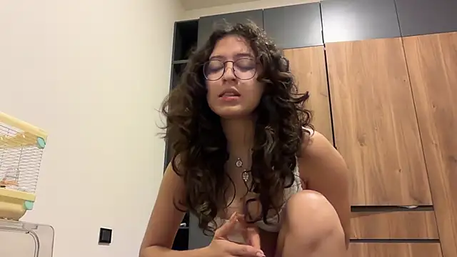 Alicatcua  online show from July 19, 2:25 am