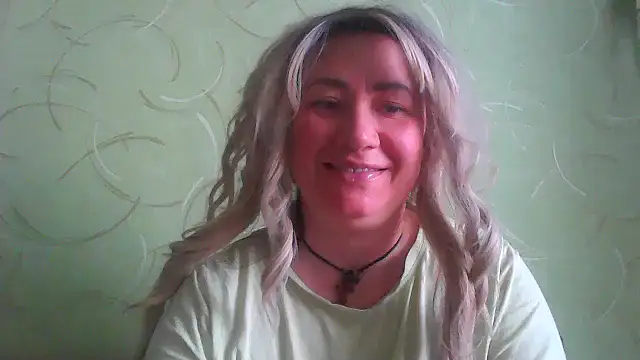 ClaireShannon online show from April 15, 8:37 am
