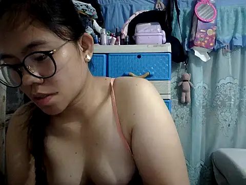 xxdreamgirl69 online show from April 9, 6:30 am