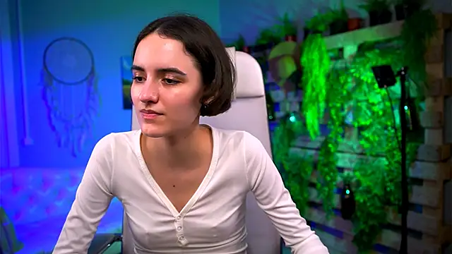 KateWillows online show from March 2, 7:15 am