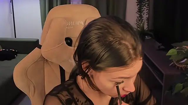 ReikoAckerman online show from December 15, 5:45 am