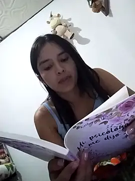 Cherrybombs  online show from January 7, 11:08 pm