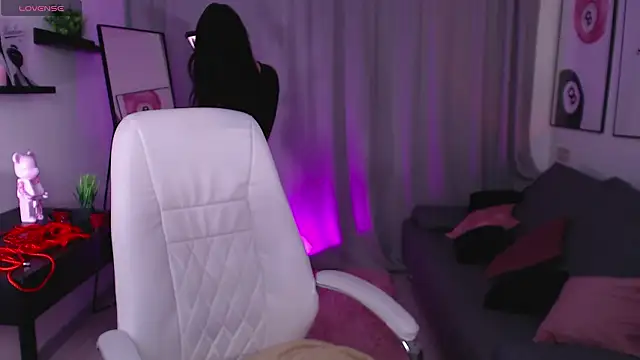 Eliza Bennet online show from February 26, 8:02 am