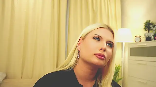 TylerWoody online show from December 2, 9:00 am