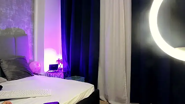 LucyRayy online show from February 26, 8:30 pm