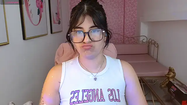 Nina harpper  online show from April 15, 8:09 pm