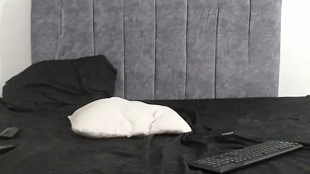 hottie couplee online show from March 21, 11:32 pm