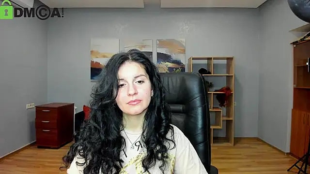 Amelia Hart online show from December 3, 7:00 am