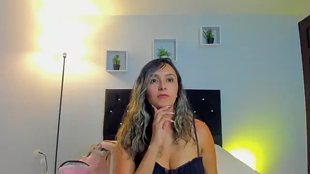 Victoria Rose  online show from April 14, 1:22 pm