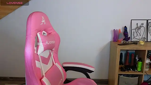 Milas Dreams OF online show from December 16, 8:42 am