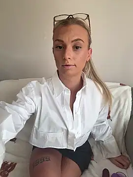 Blonde BambiXX online show from March 10, 11:03 am