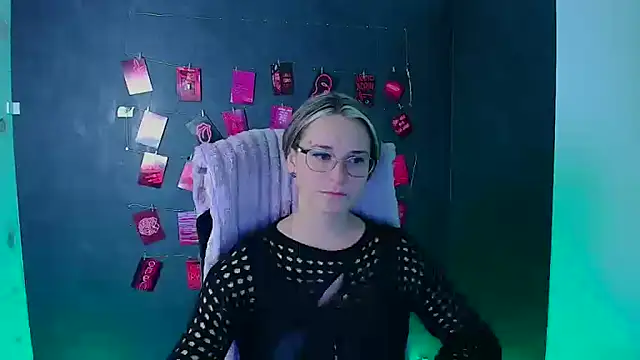 Melodie Aster online show from January 13, 12:20 pm