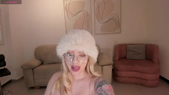 MadisonKane online show from December 18, 11:15 am