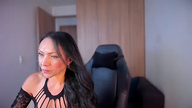 Cleoember  online show from March 15, 8:00 pm