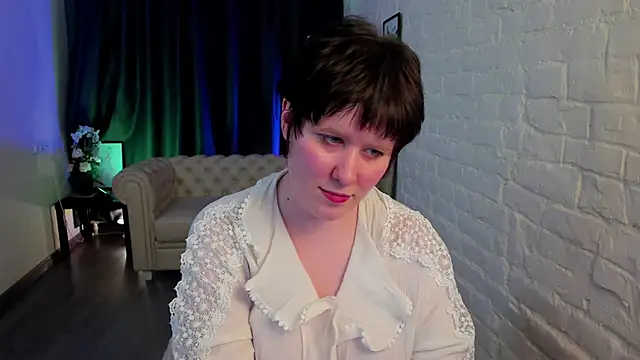 Eveleen Brown online show from December 5, 1:56 pm