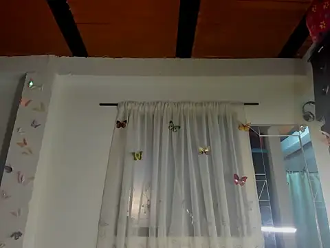 perla-thomson online show from December 3, 11:18 pm