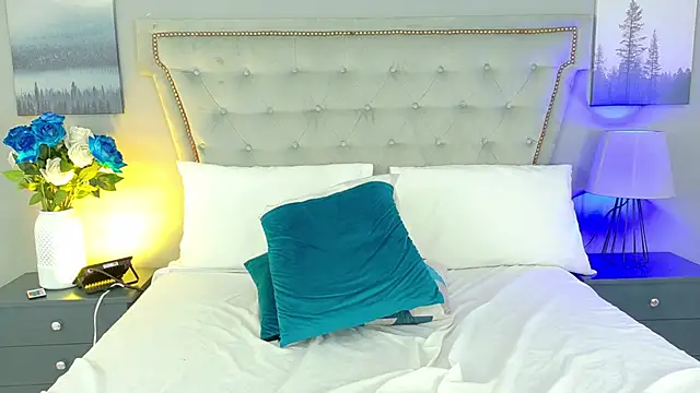 AnnieLeigt online show from February 22, 12:28 pm