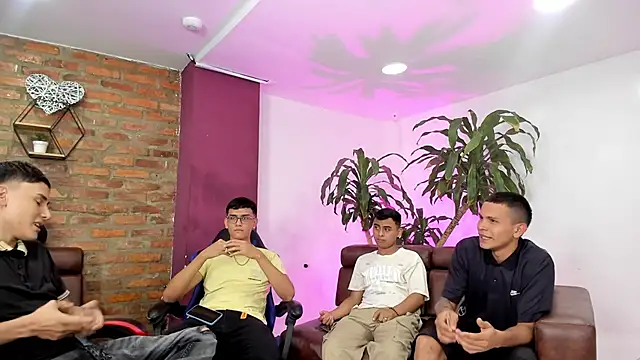 HotThreesoome online show from January 13, 1:26 pm