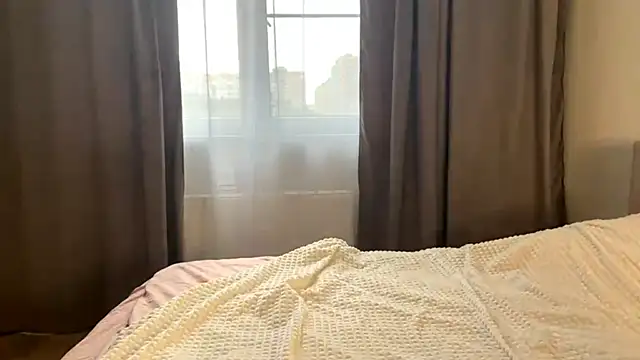 EvaaAnderson online show from June 1, 5:20 am