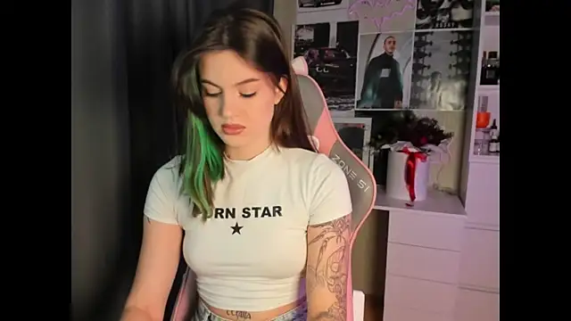 NikkieKitty online show from January 12, 11:59 am