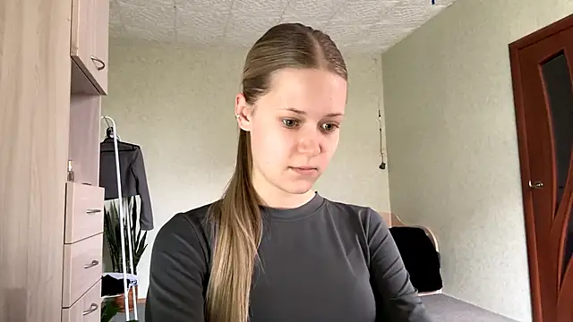 ZaidaSchwarten online show from April 12, 1:14 pm